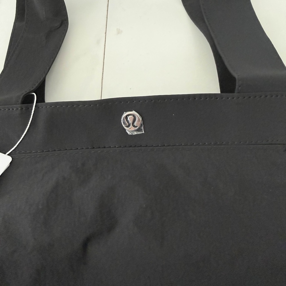 Lululemon Tote Bag 18L - Picture 2 of 4